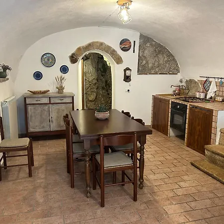 La Casa Nella Roccia