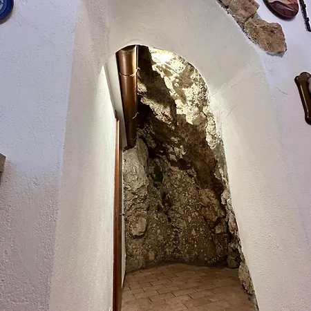 La Casa Nella Roccia *