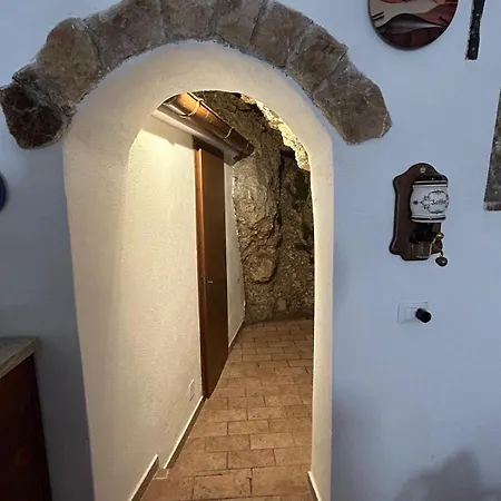 La Casa Nella Roccia